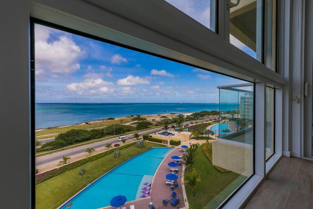 Azure Beach Residences Palm Beach Exterior foto