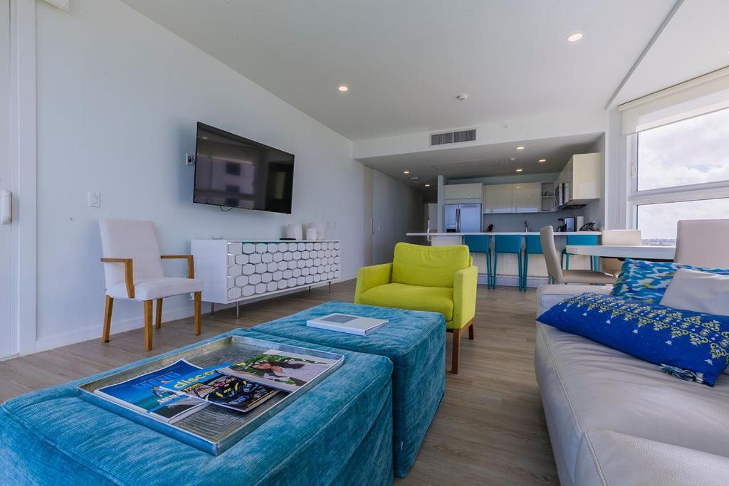 Azure Beach Residences Palm Beach Exterior foto