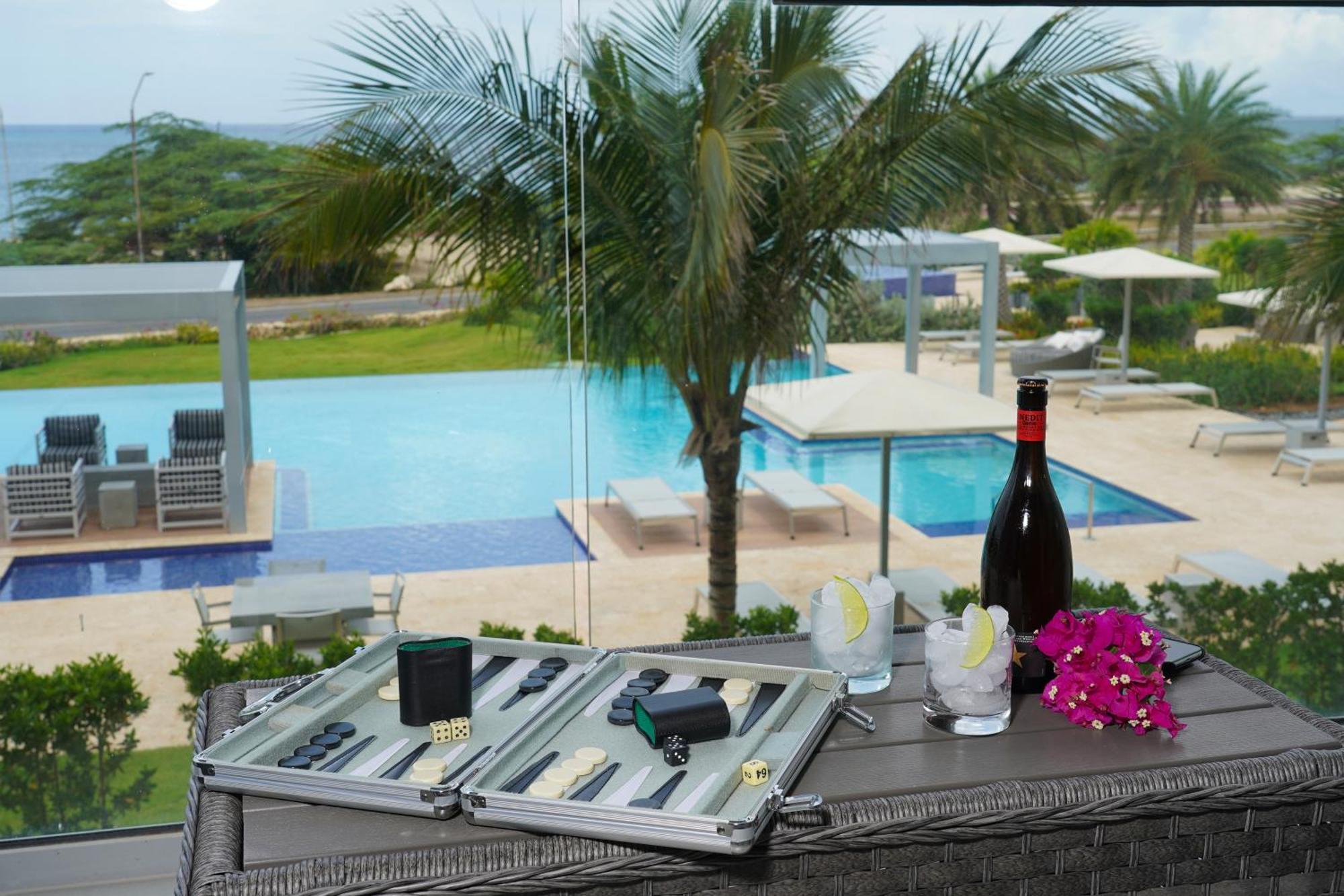 Azure Beach Residences Palm Beach Exterior foto