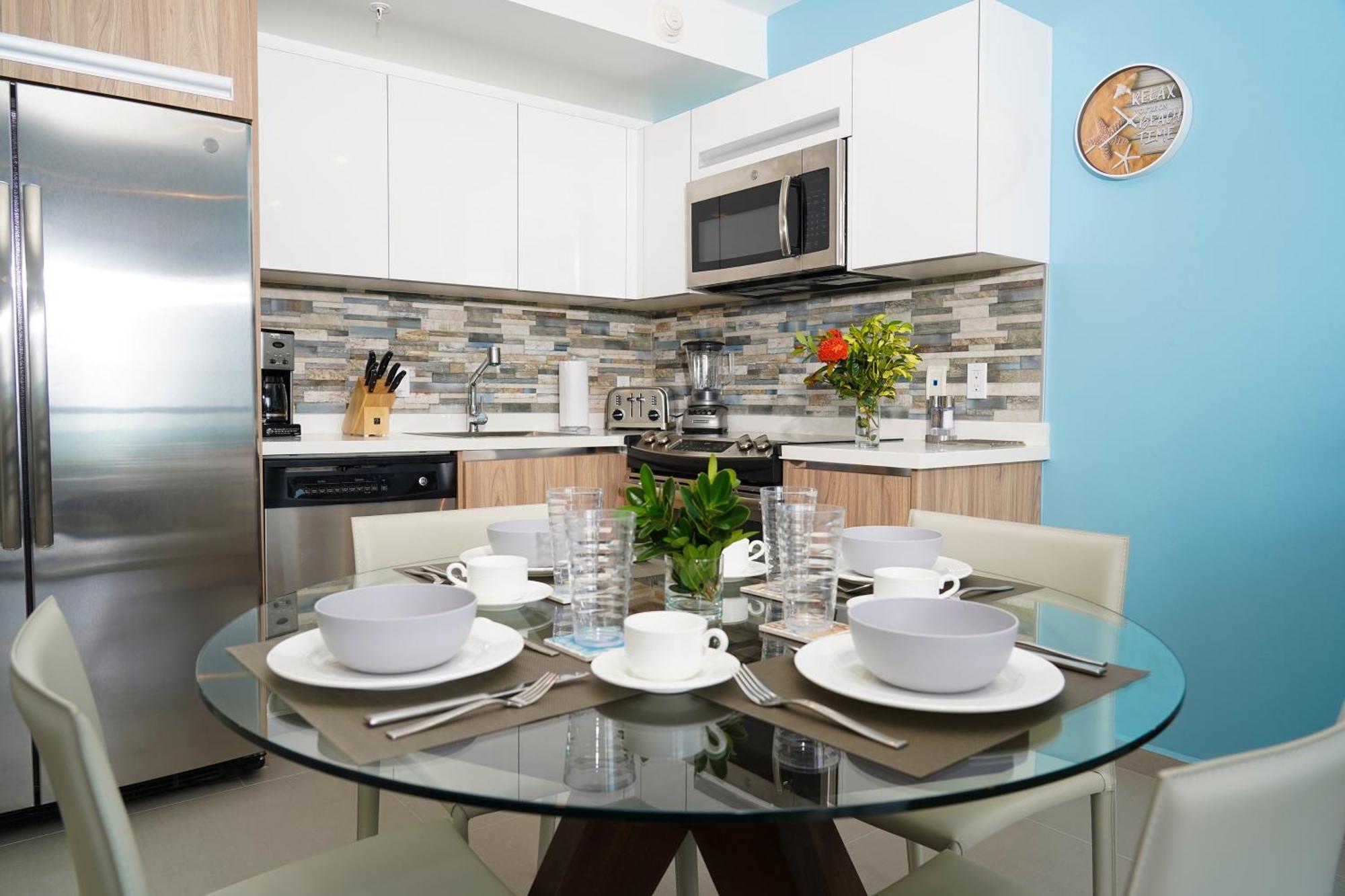 Azure Beach Residences Palm Beach Exterior foto