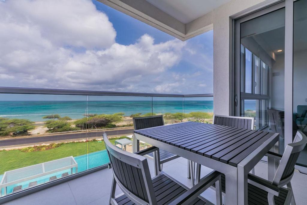 Azure Beach Residences Palm Beach Exterior foto