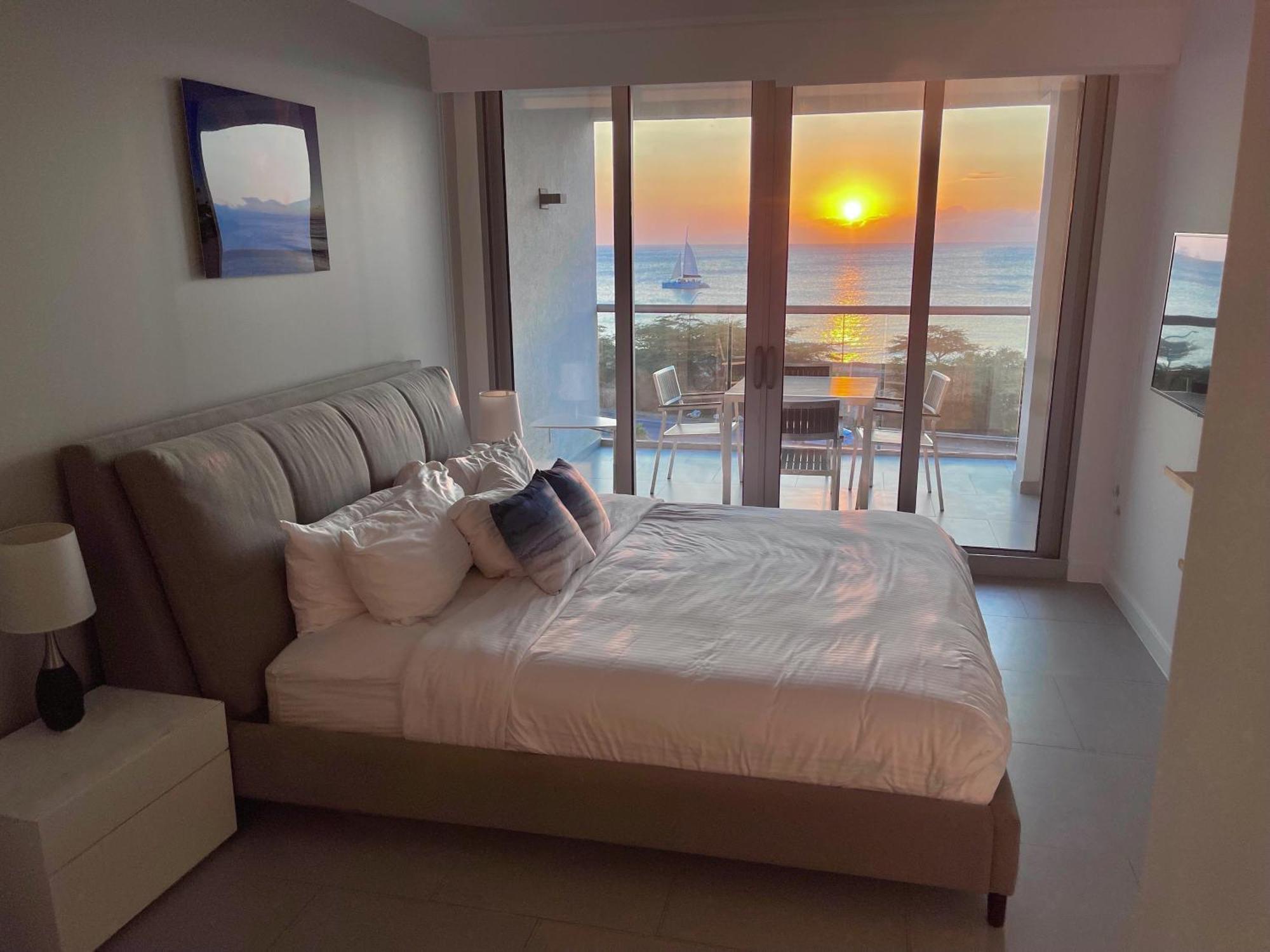 Azure Beach Residences Palm Beach Exterior foto